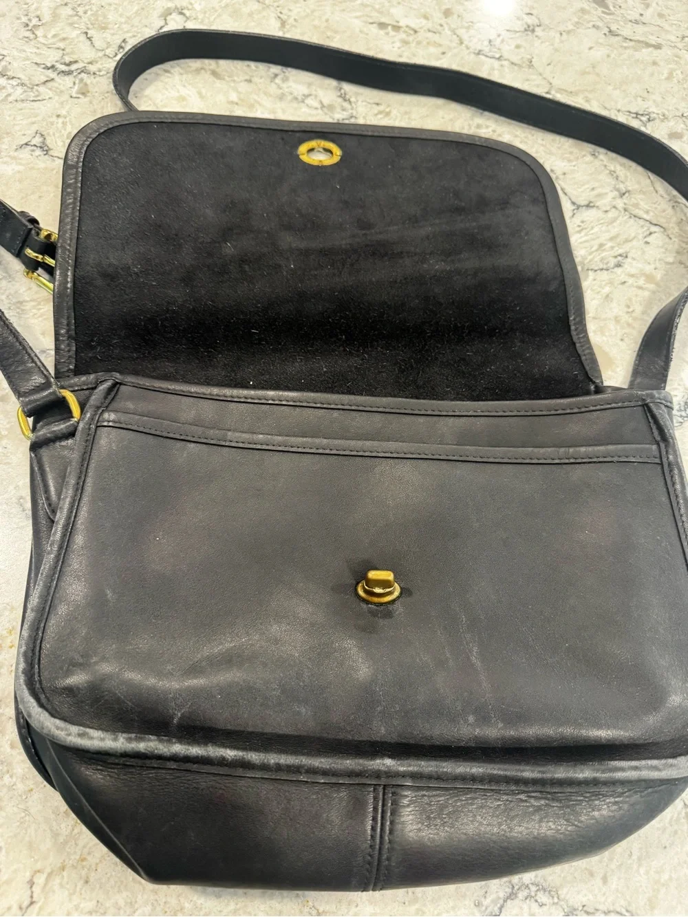 Vtg Coach 9790 Black City Shoulder Cross Body Bag Purse Leather-Brass Turn lock